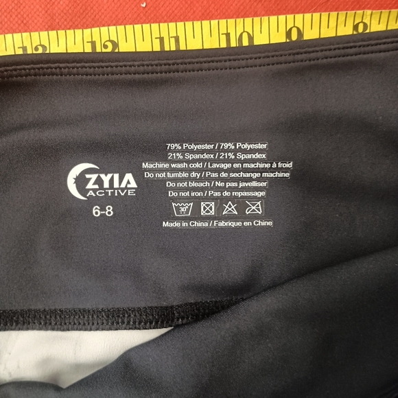 ZYIA Black and Gray Leggings with Distinctive Fade - Picture 4 of 12